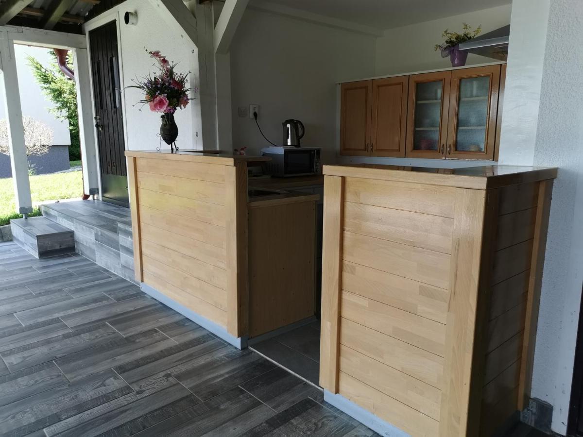 Apartments Tratincica เซลิสเต เดรซิสโก ภายนอก รูปภาพ