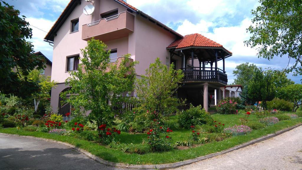 Apartments Tratincica เซลิสเต เดรซิสโก ภายนอก รูปภาพ