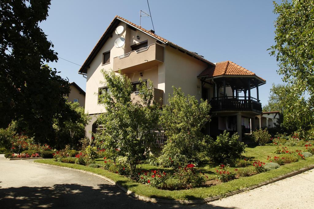 Apartments Tratincica เซลิสเต เดรซิสโก ภายนอก รูปภาพ