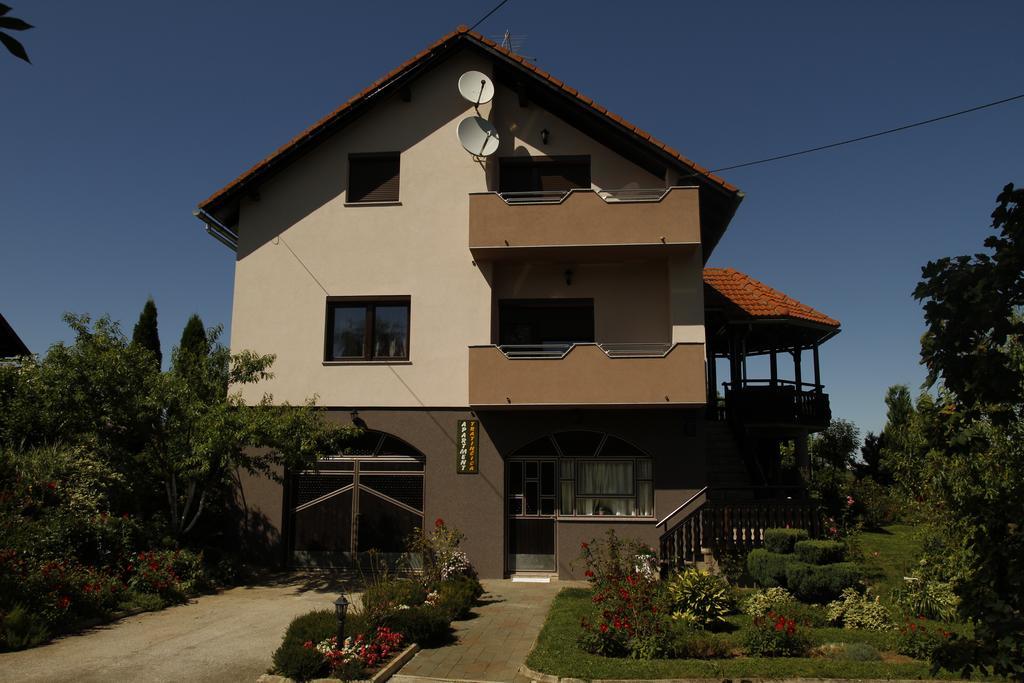 Apartments Tratincica เซลิสเต เดรซิสโก ภายนอก รูปภาพ